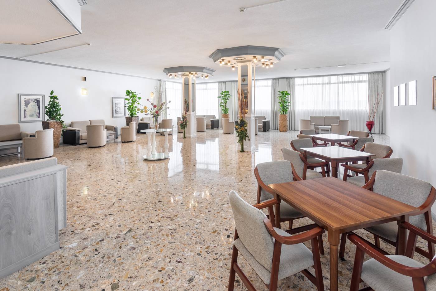 Panoramica-Garden-Lobby-33