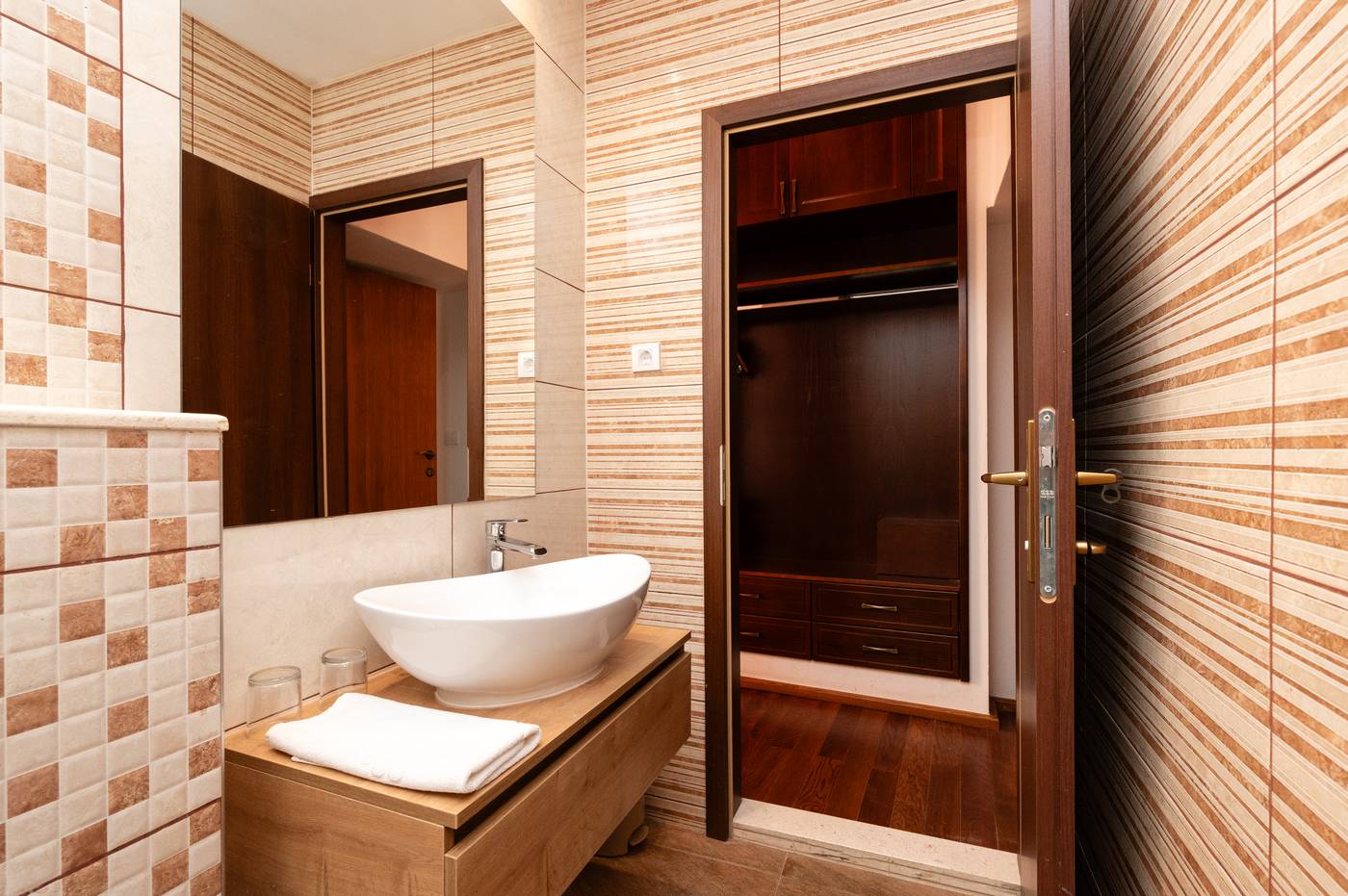 HOTEL-TRAGOS-Room-28