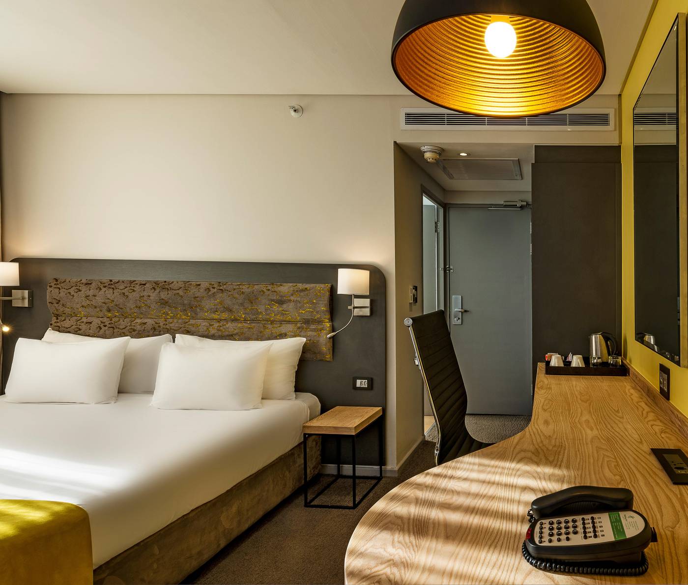 Strand-Tower-Room-32