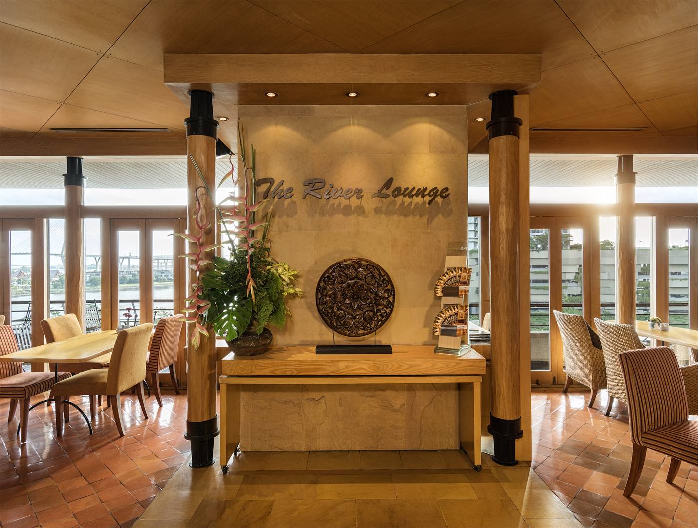 Riverfront-Bangkok-Restaurant-8