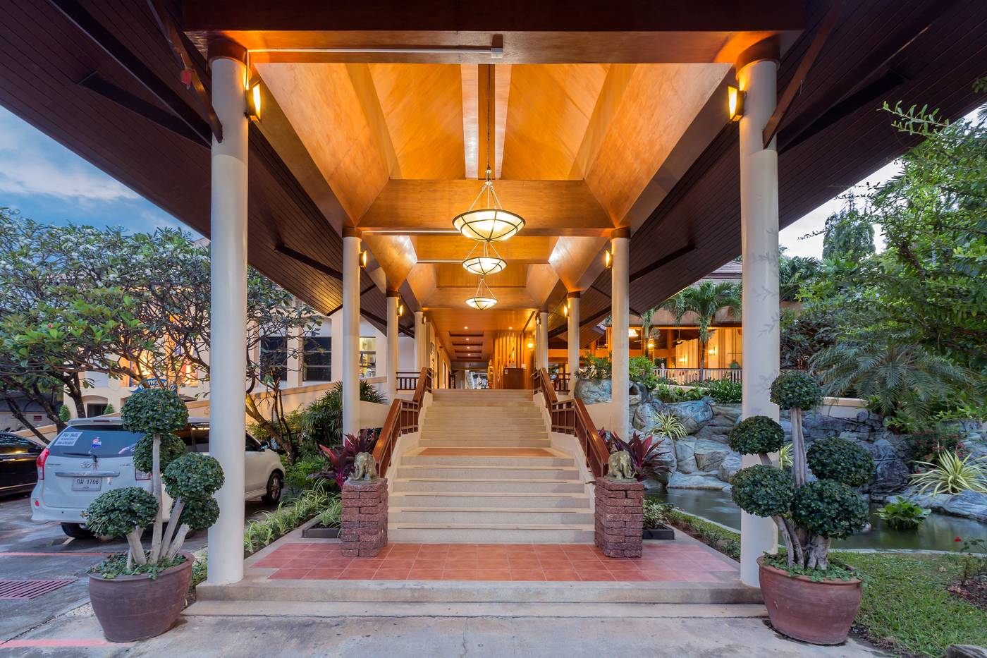 Thara-Patong-Beach-Resort-Lobby-17