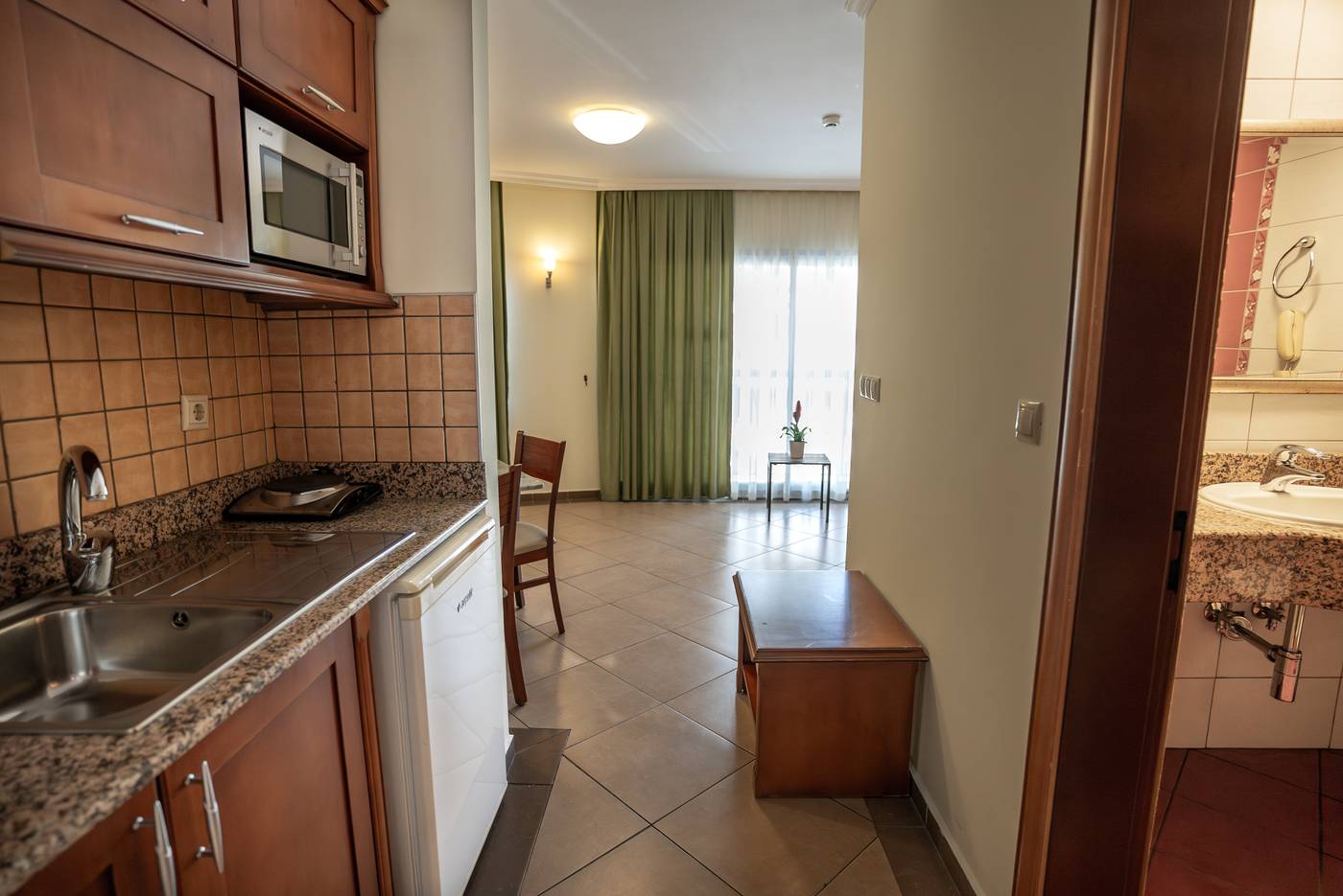 Club-Karakas-Room-55