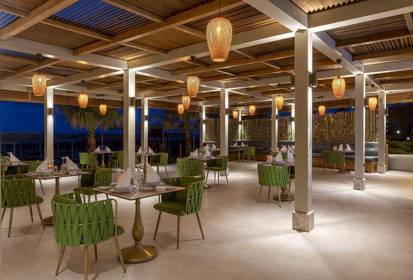 Side-Premium-Restaurant-33