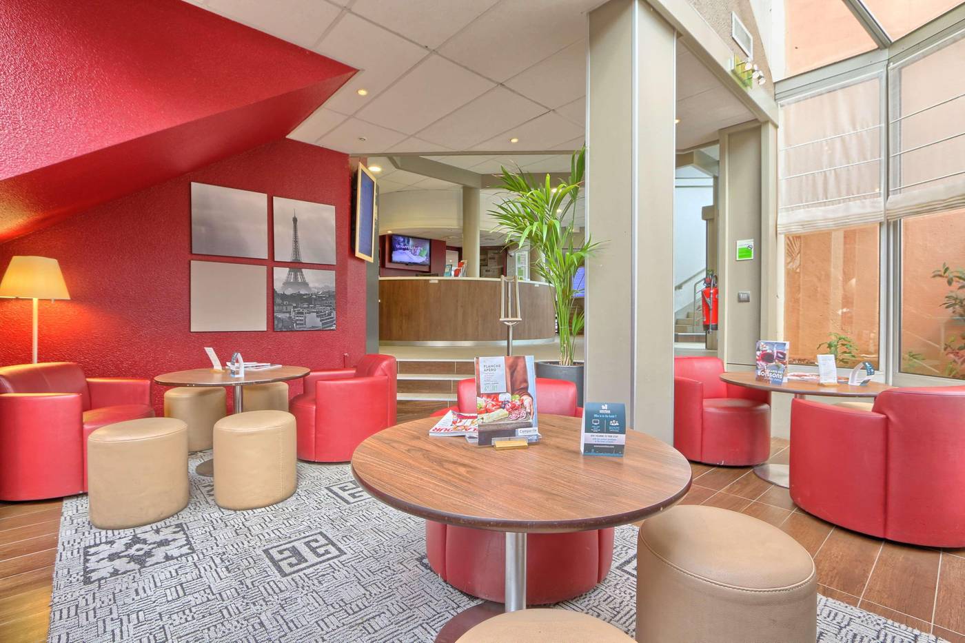 Campanile-Paris-Ouest---Nanterre---La-Defense-Bar-5