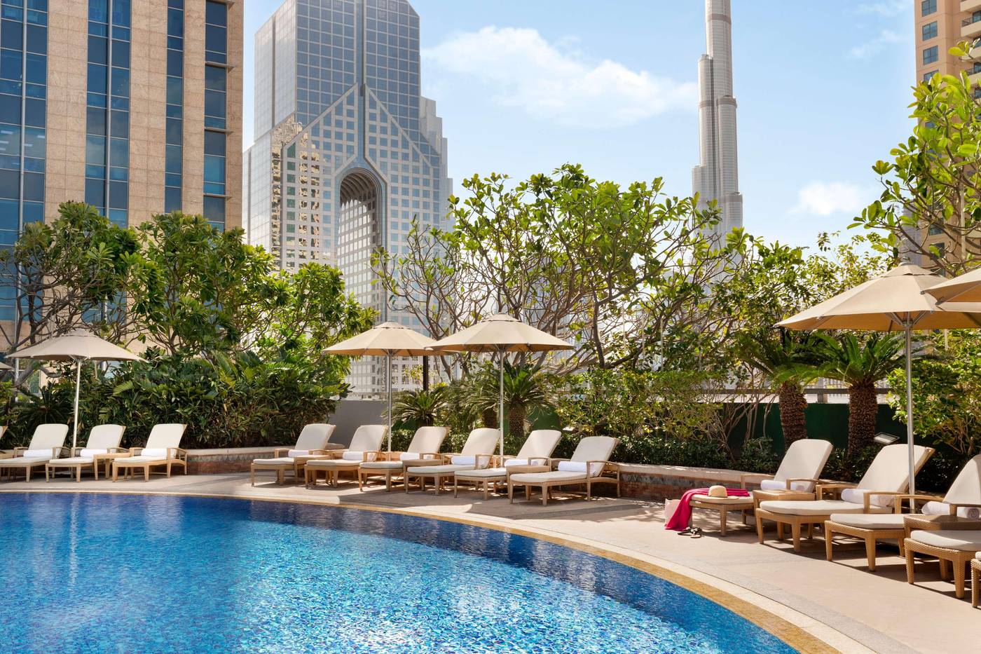Shangri-la-Hotel-Dubai-Pool-2