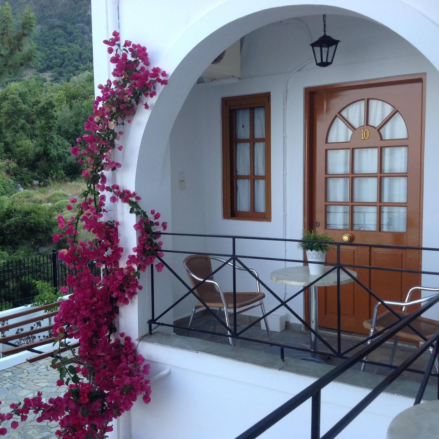 Travlos-Studios-Room-5