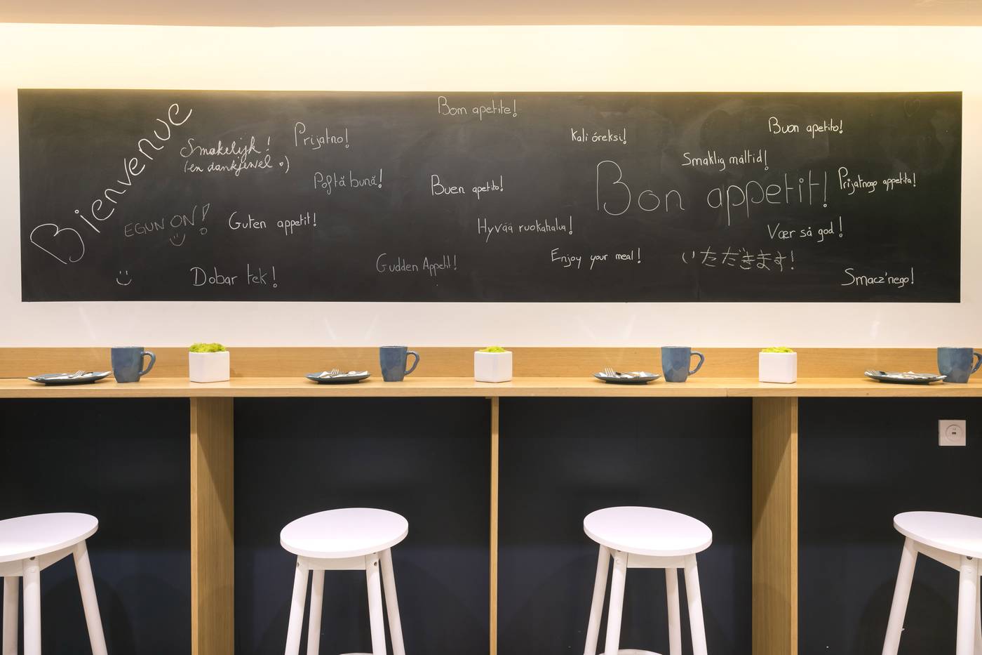 Hotel-Magenta-38-by-HappyCulture-Restaurant-13