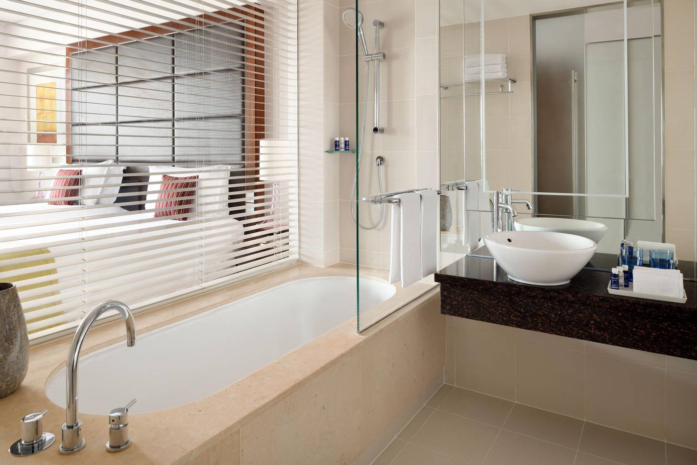 Crowne-Plaza-Dubai-Festival-City-Hotel-Room-26