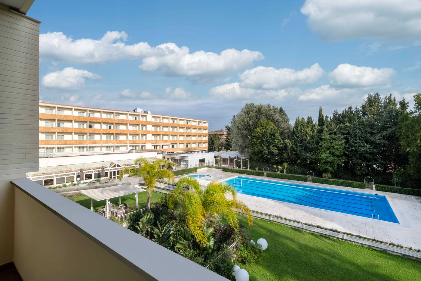 Crowne-Plaza-Rome---St--Peter-s-Room-85