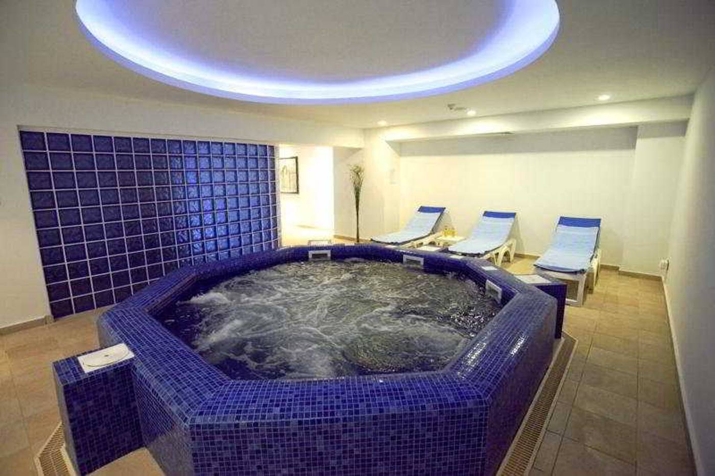 Poseidonia-Beach-Hotel-Sports-and-Entertainment-18