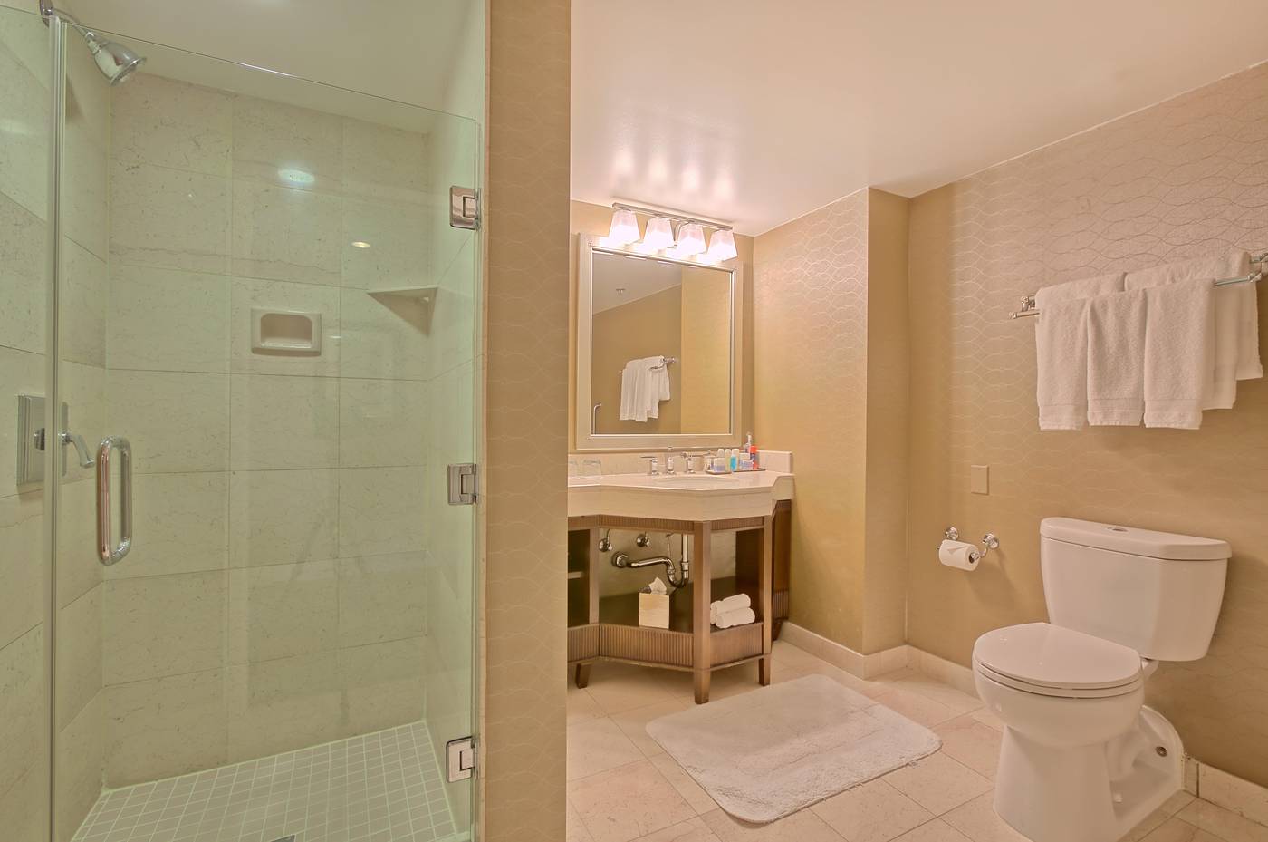 Omni-Los-Angeles-Hotel-at-California-Plaza-Room-41