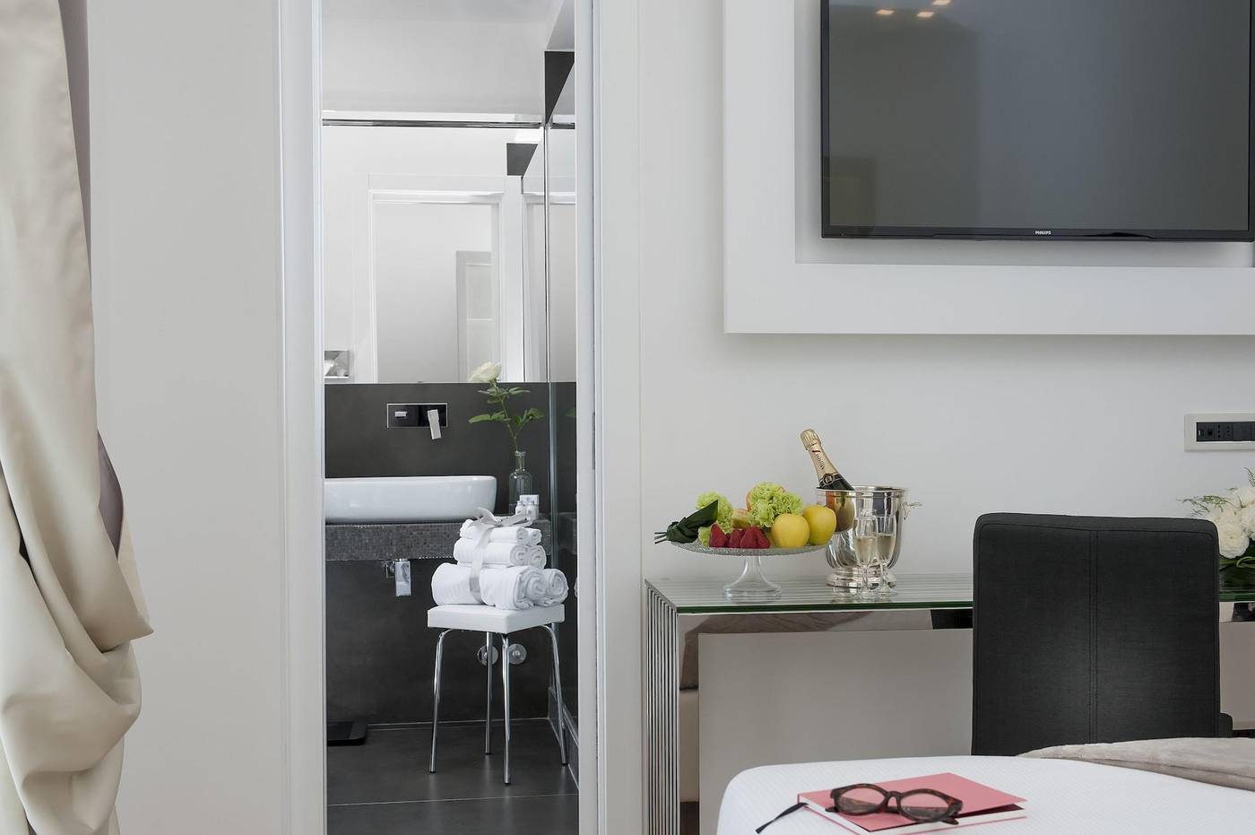 Vatican-Style-Room-19