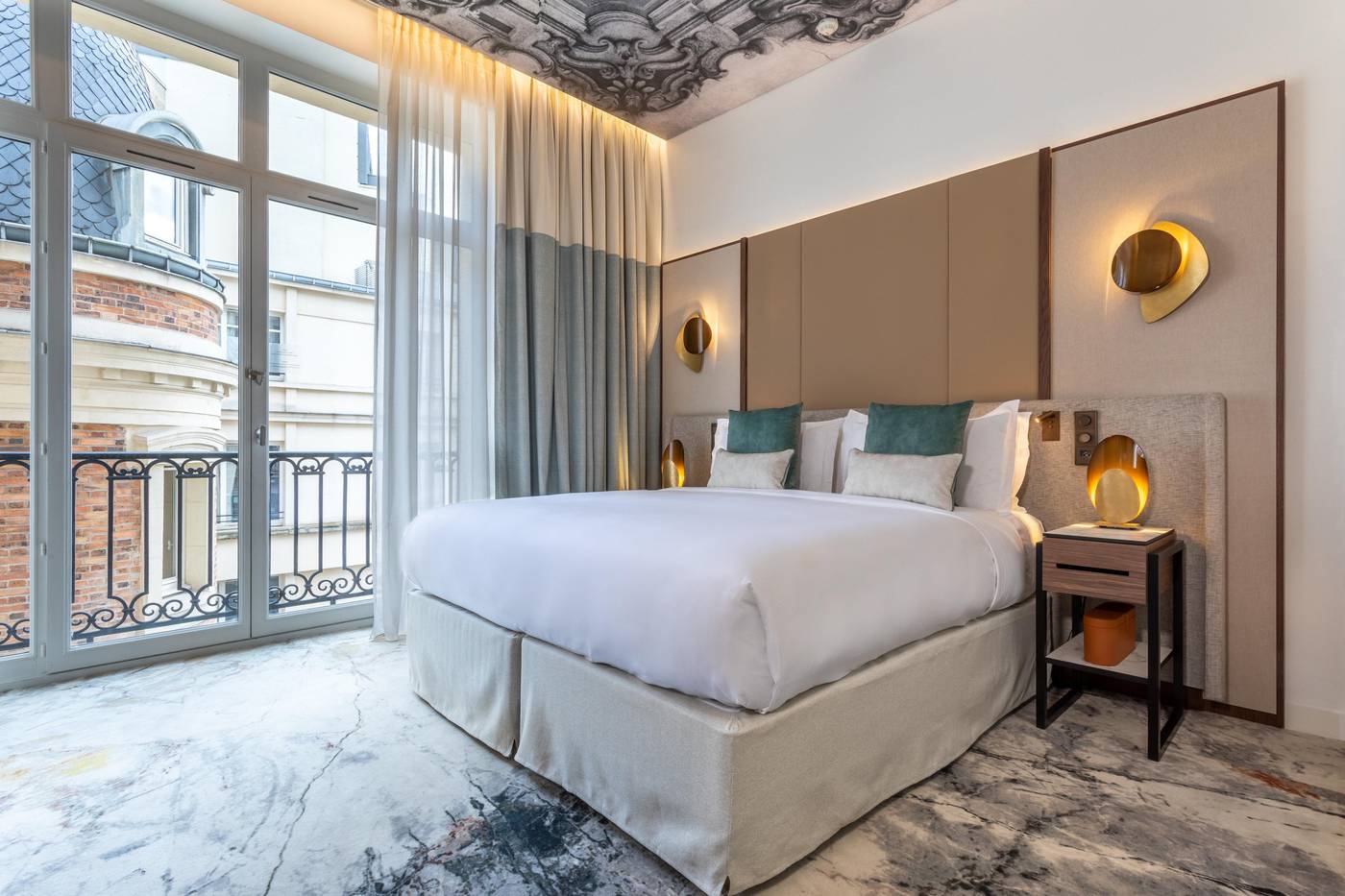 InterContinental-Paris---Champs-Elysees-Etoile--an-IHG-Hotel-Room-29