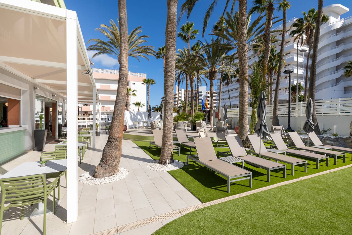 Hotel-LIVVO-Anamar-Suites-Pool-8