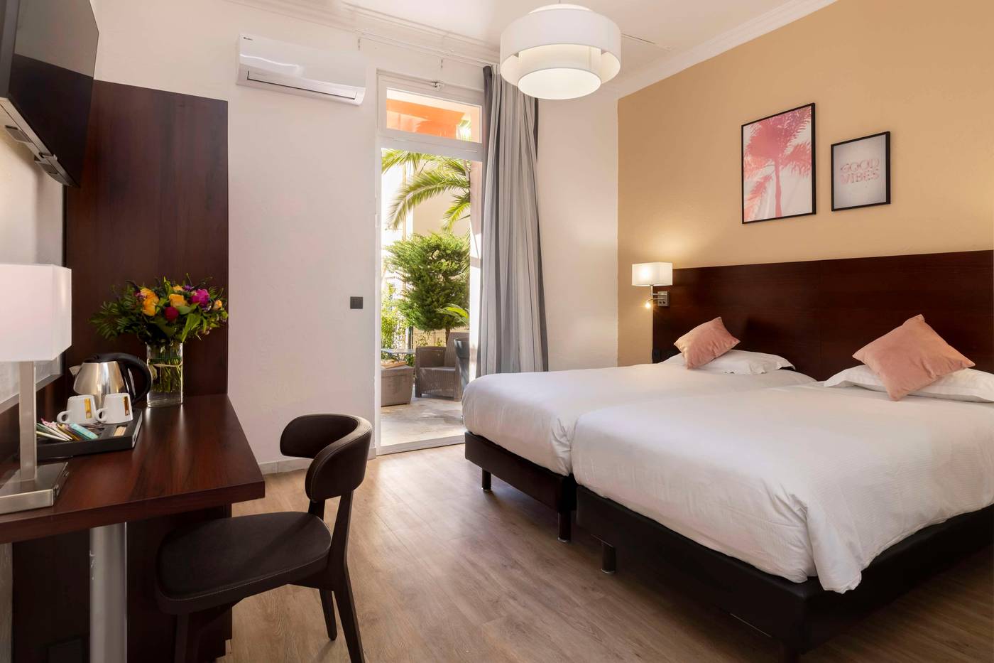 Hotel-Des-Orangers-Room-33