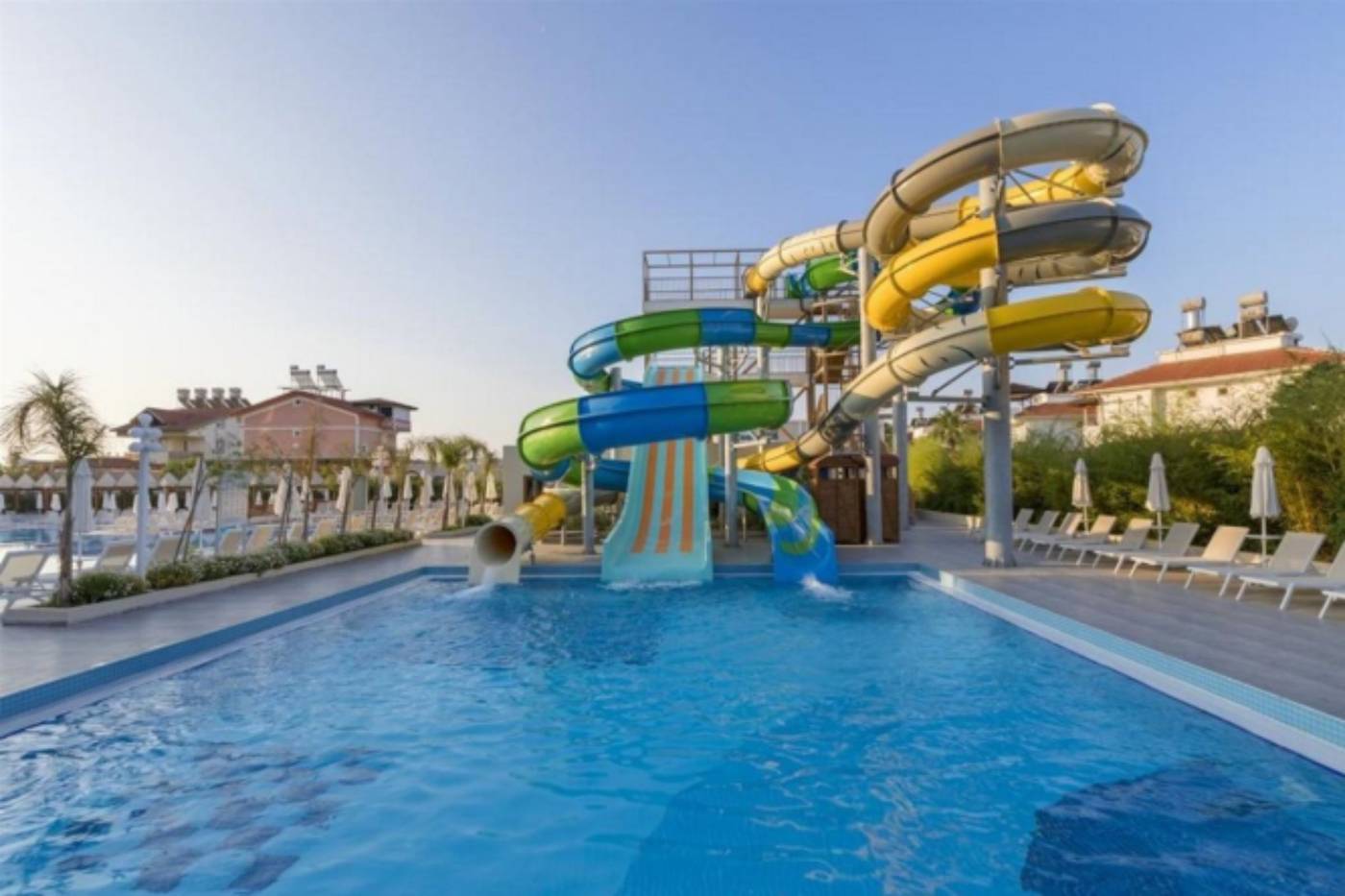 Side-Crown-Sunshine-Pool-14