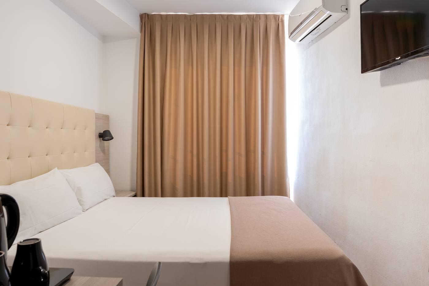 Queens-Hotel---Adult-Only-Room-9