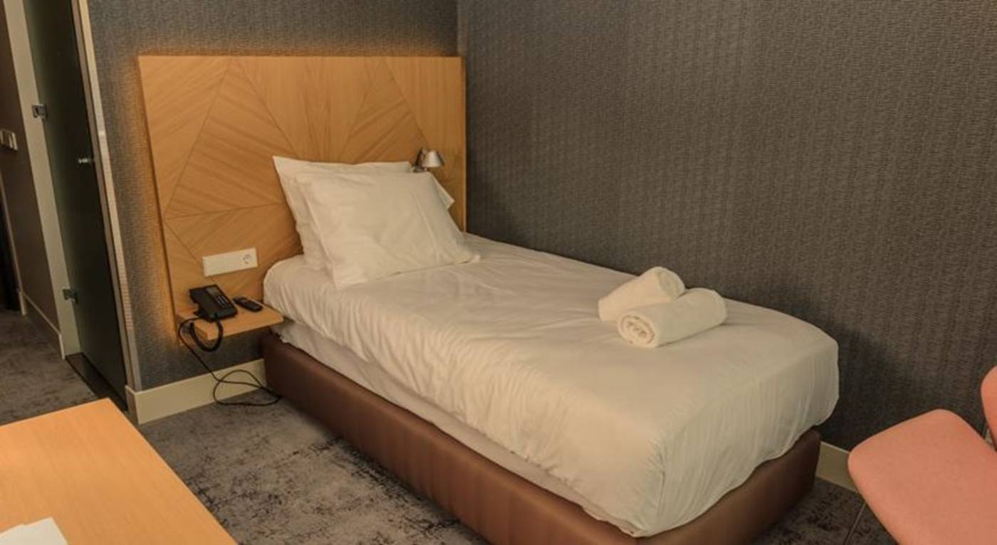 Amadi-Panorama-Hotel-Room-17