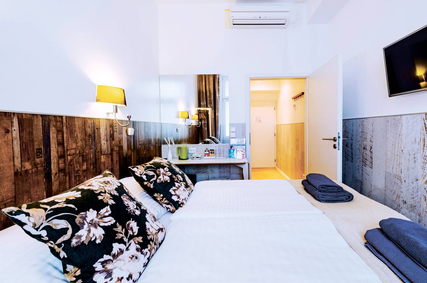 Royal-Court-Hotel-Room-22