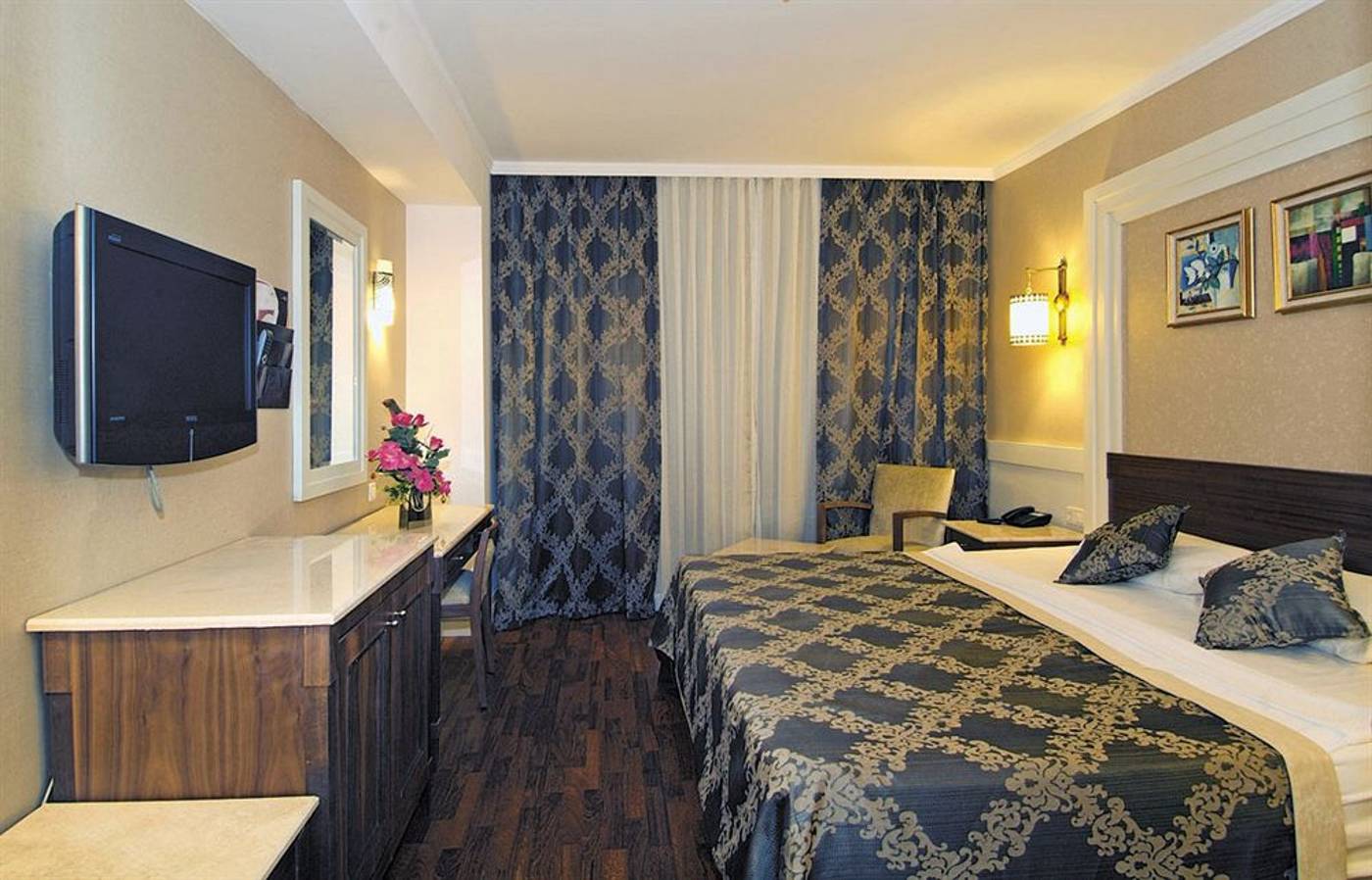 Alba-Queen-Hotel-Room-21