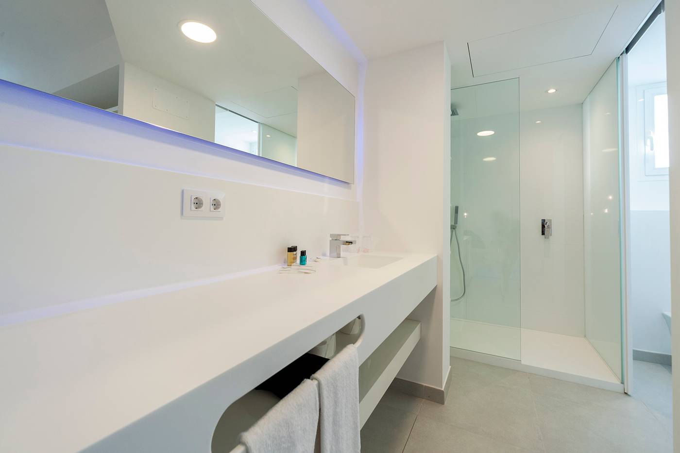 Casas-del-Lago-Hotel---Beach-Club-Room-32