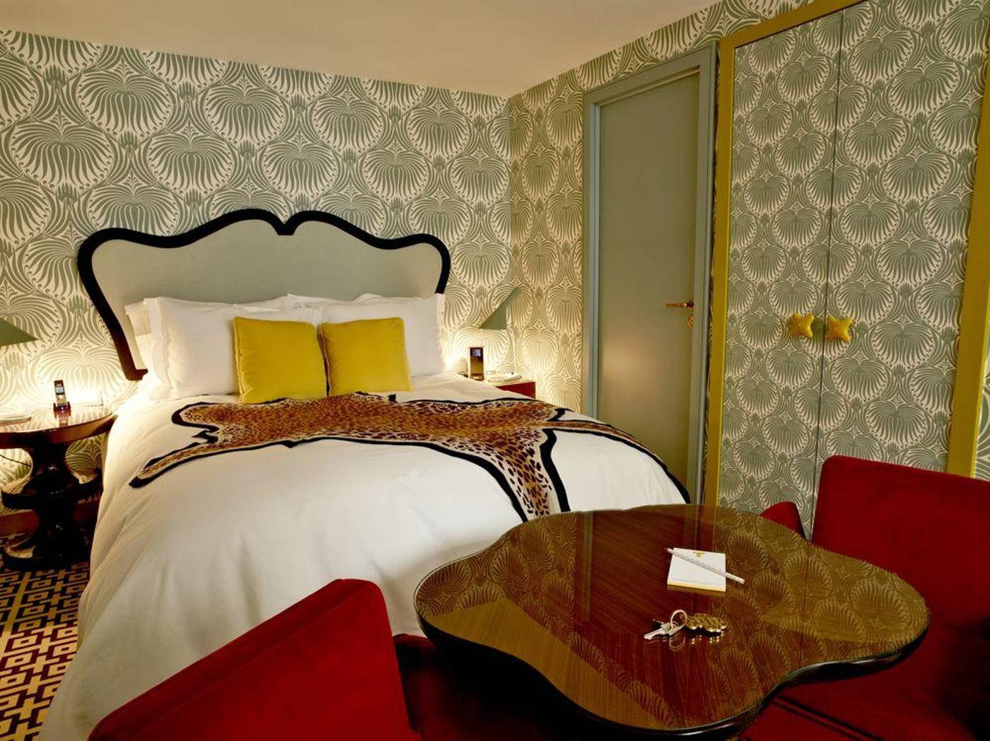 Hotel-Thoumieux-Room-14