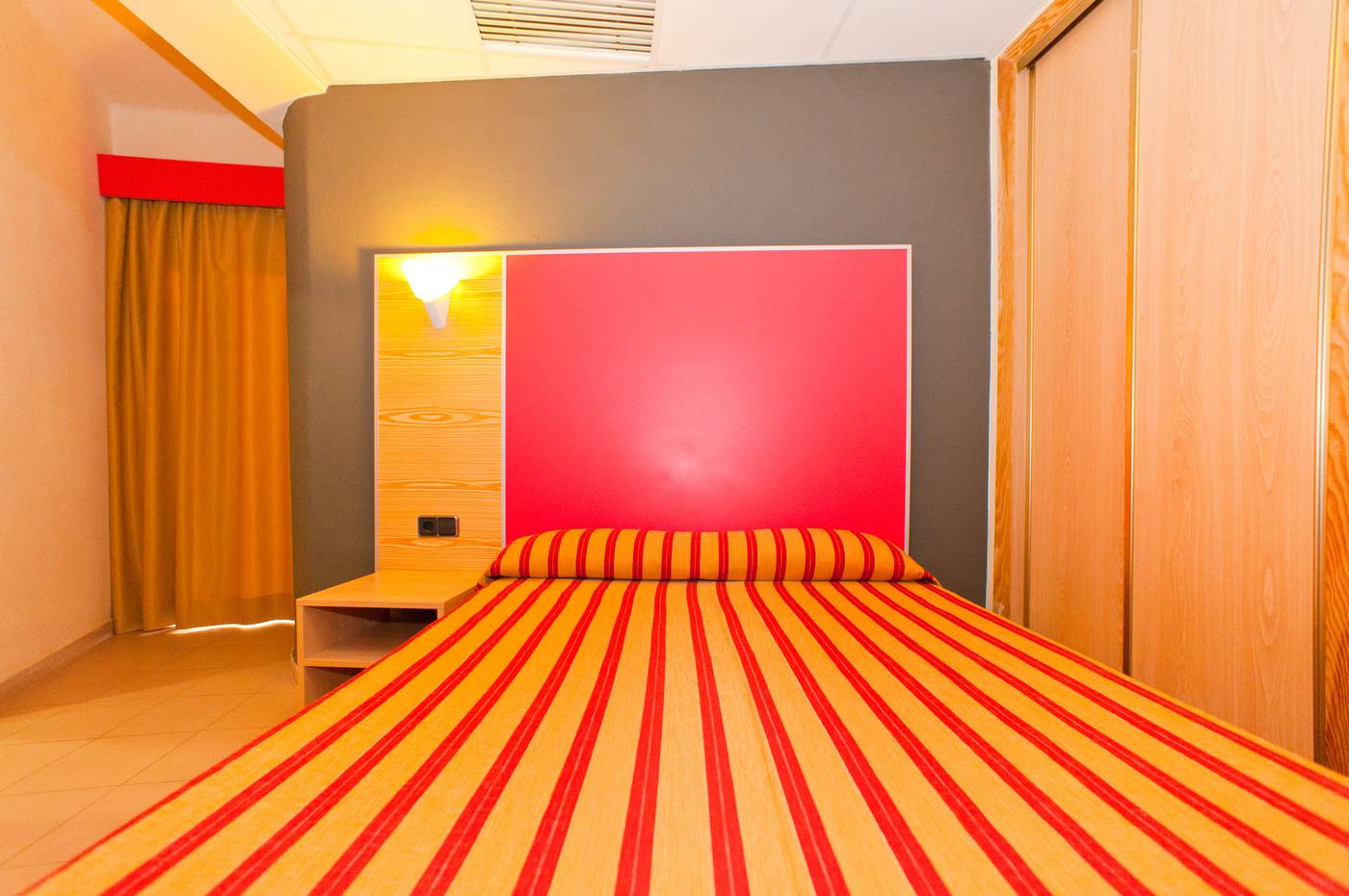The-Red-Hotel-by-Ibiza-Feeling-Room-15
