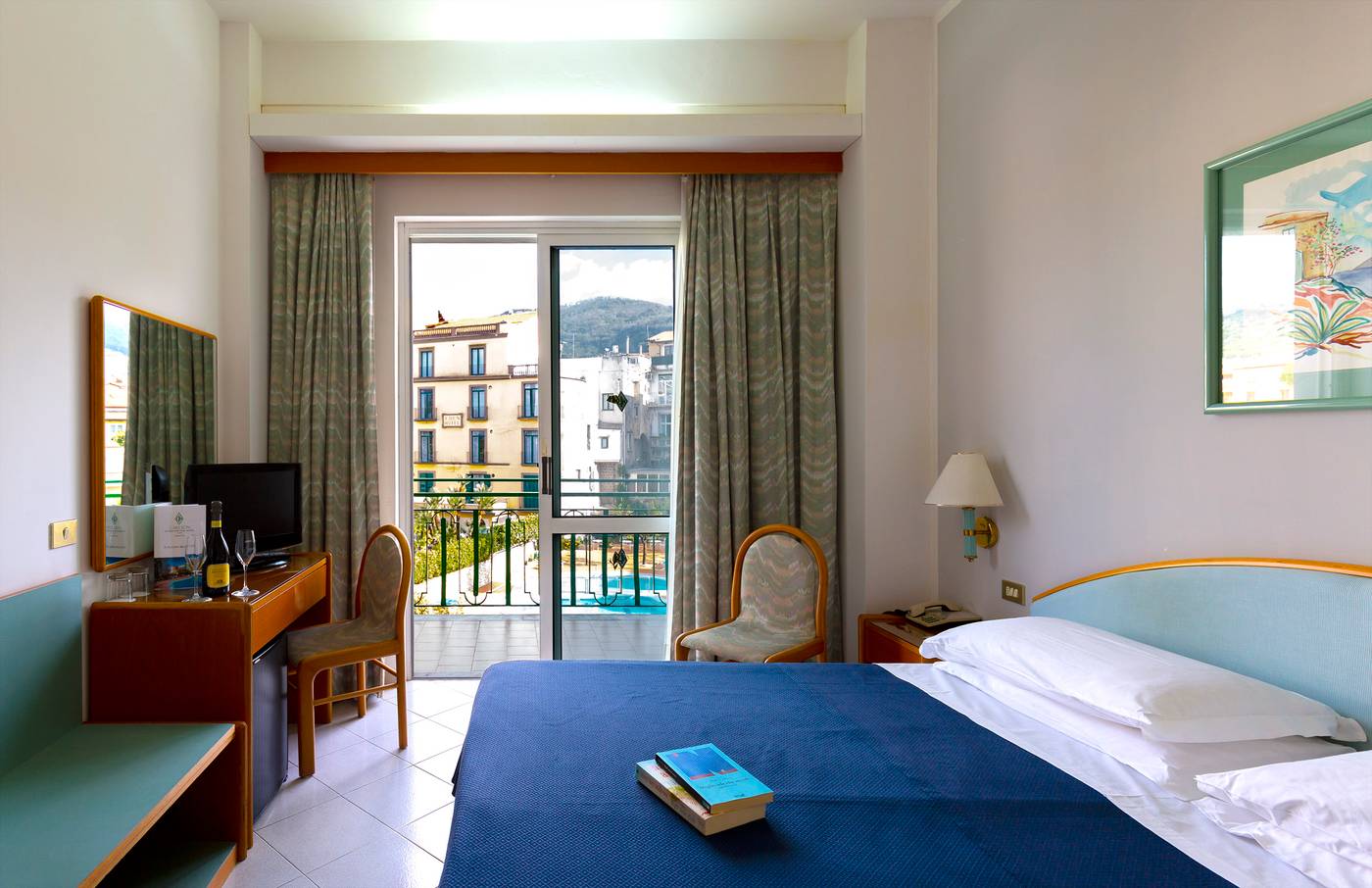 Carlton-International-Room-10