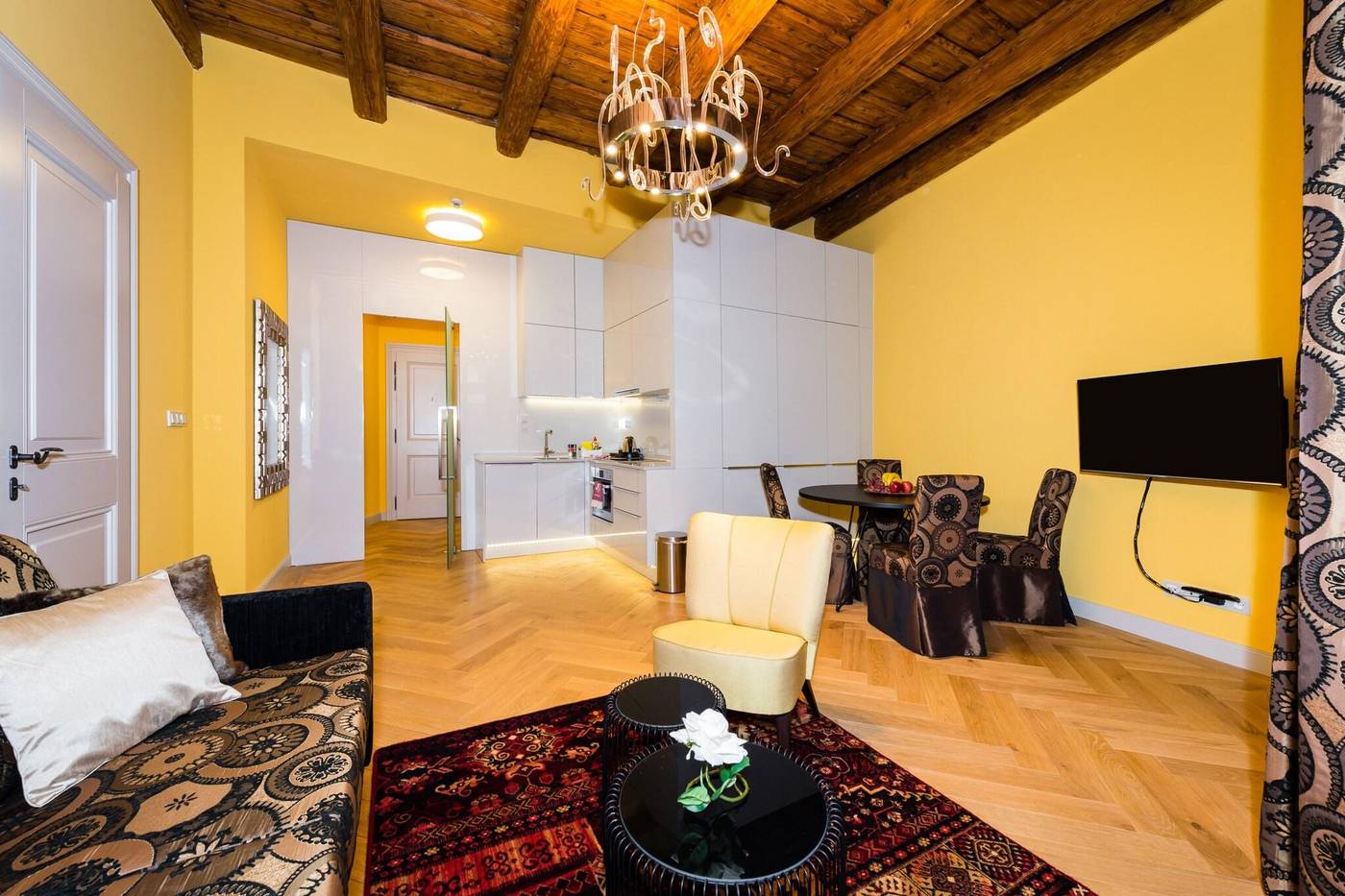 Old-Royal-Post-Hotel-Room-24