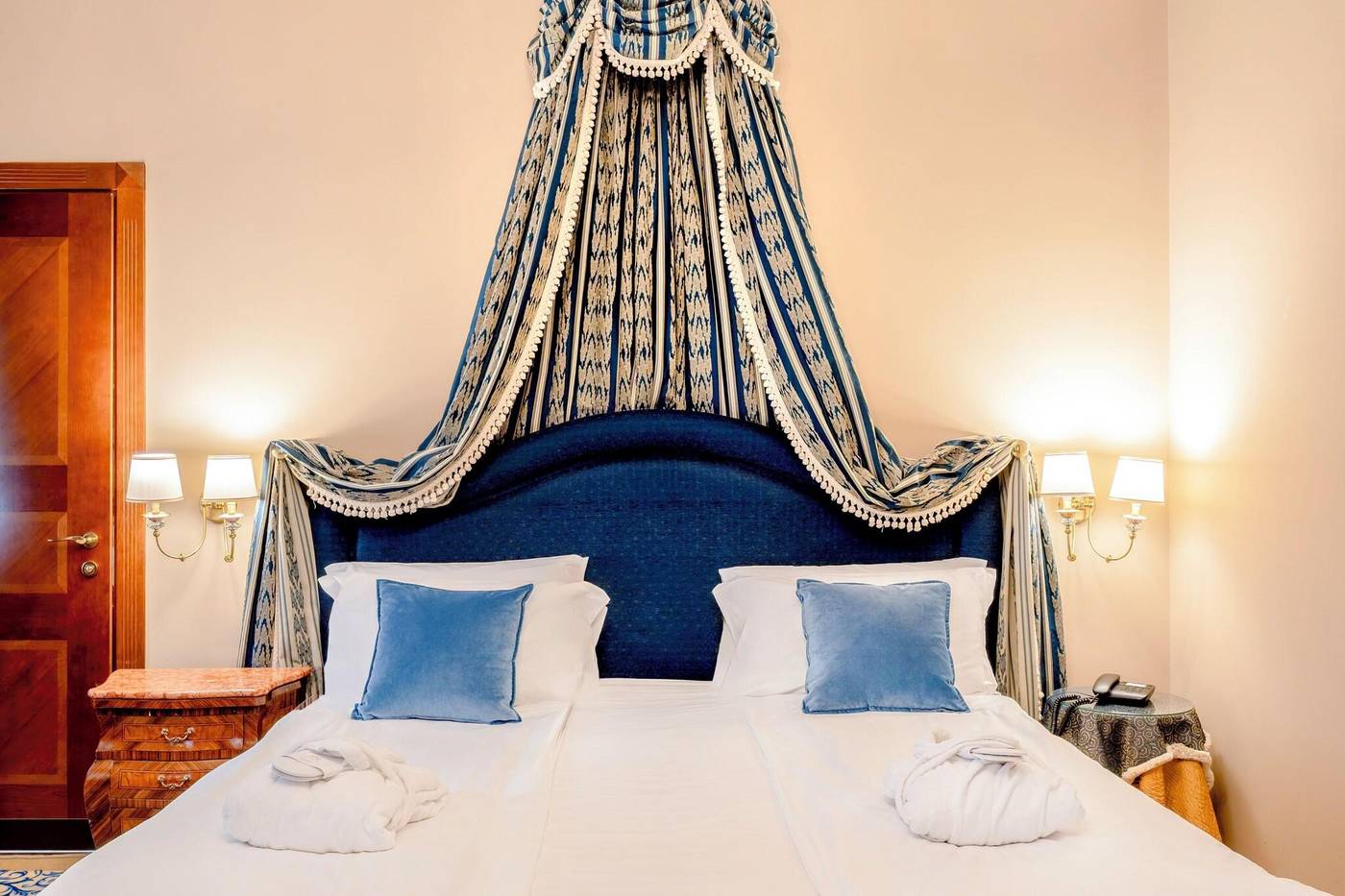 Al-Ponte-Dei-Sospiri-Junior-Suites-Room-17