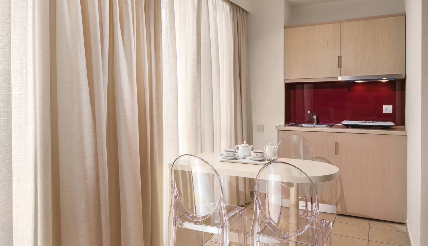 Alexandra-Room-16