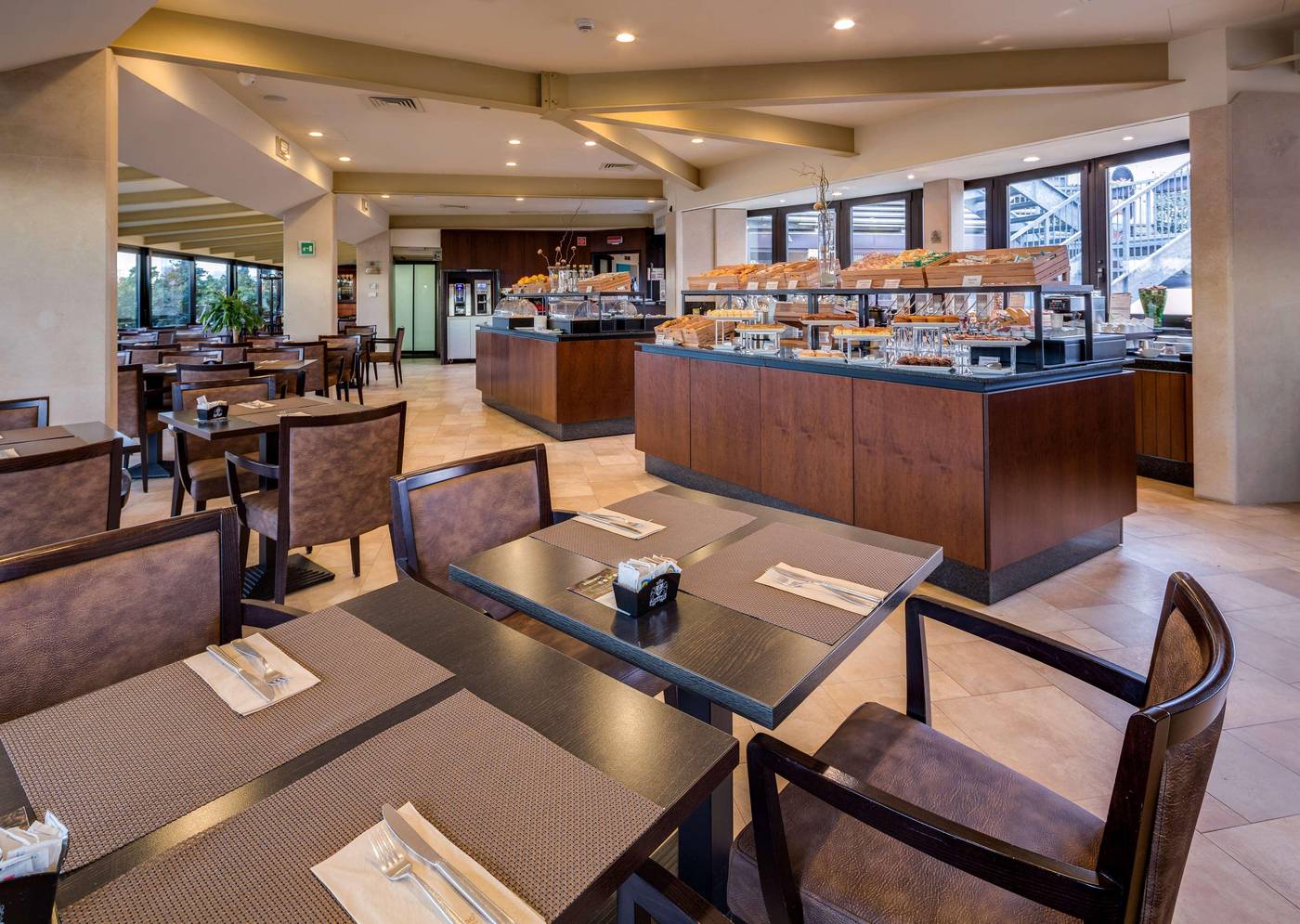 Best-Western-Plus-Hotel-Galles-Restaurant-5