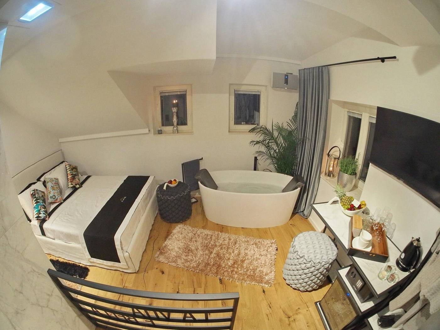 La-Vita-E-Bella-Ii-Room-33