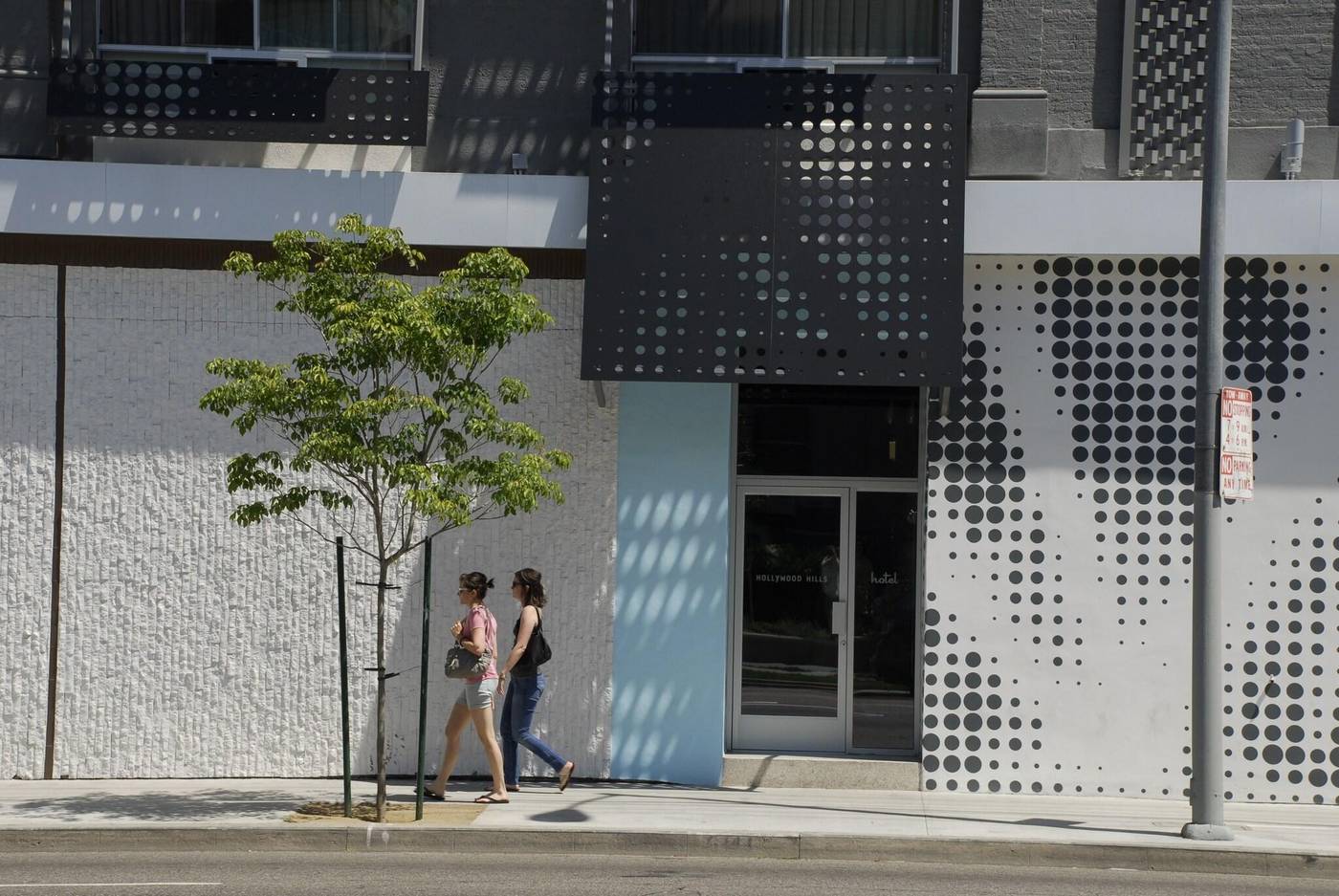 Best-Western-Plus-Hollywood-Hills-General-view-64