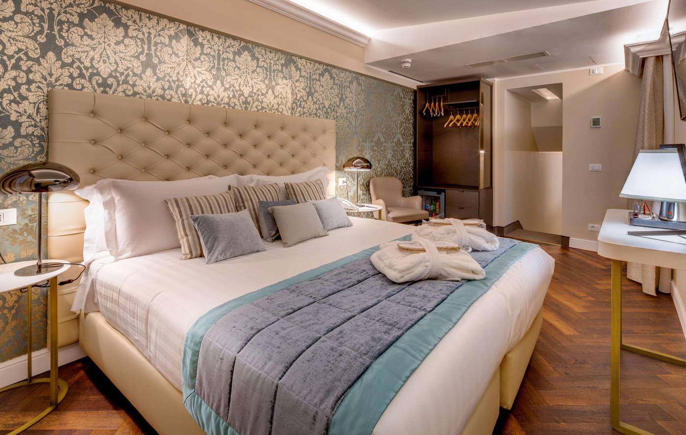 CHC-Continental--BW-Premier-Collection-Room-2