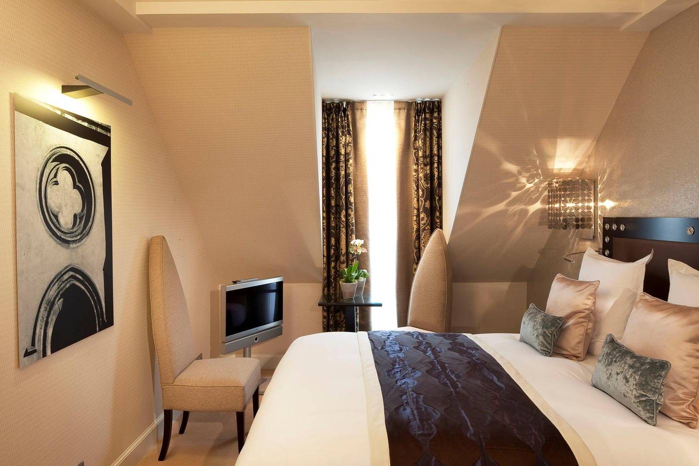 Le-Petit-Paris-Room-22