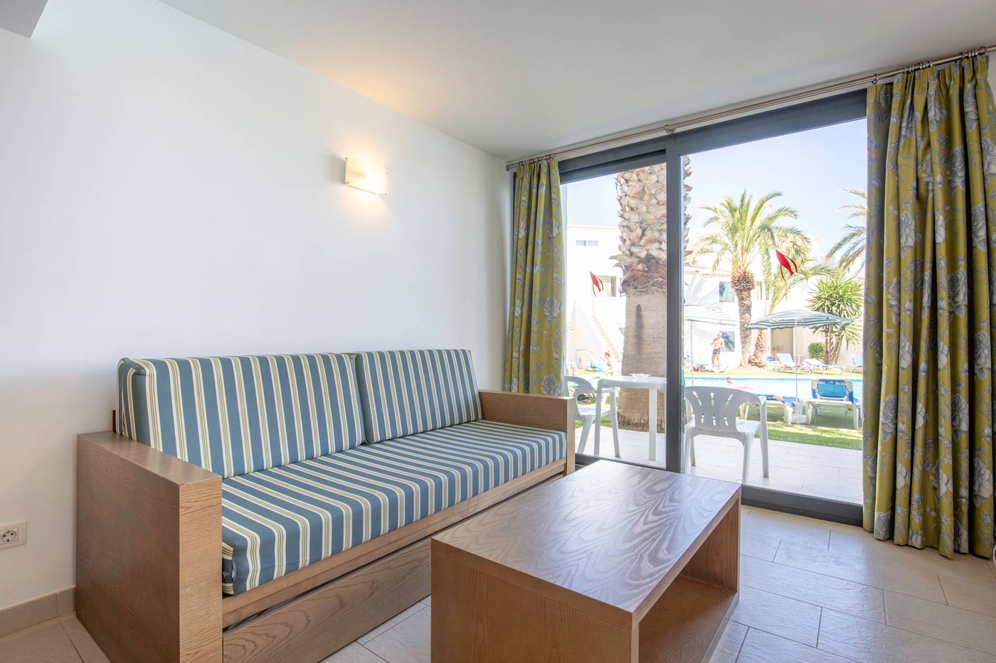 Vacances-Menorca-Resort-Room-30