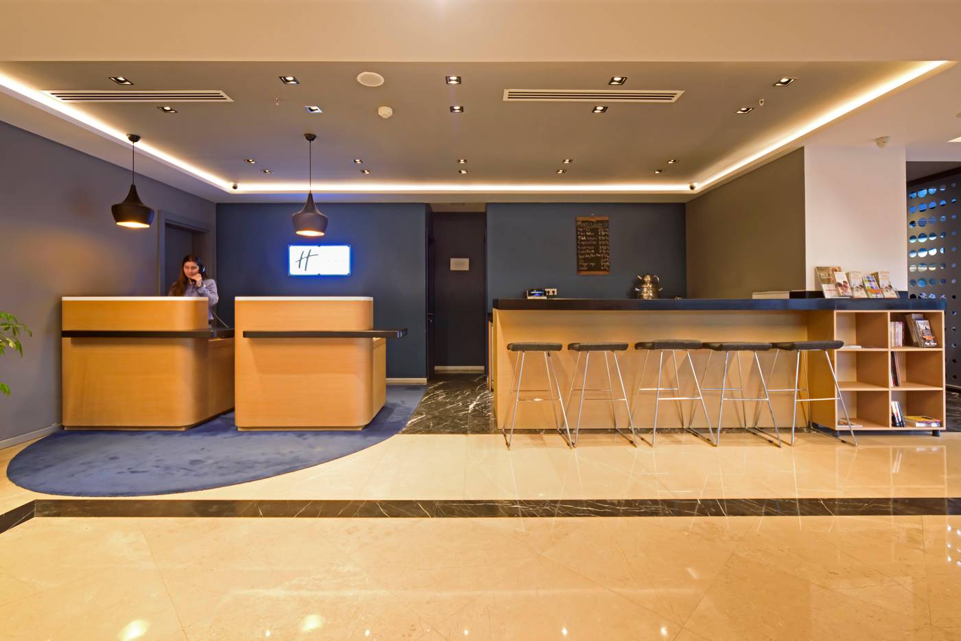Holiday-Inn-Express-Altunizade-Lobby-3