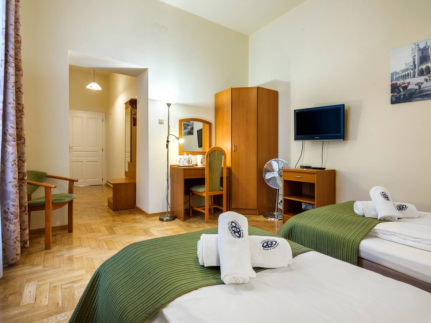 Kosmopolita-Rooms---Apartments-Room-13