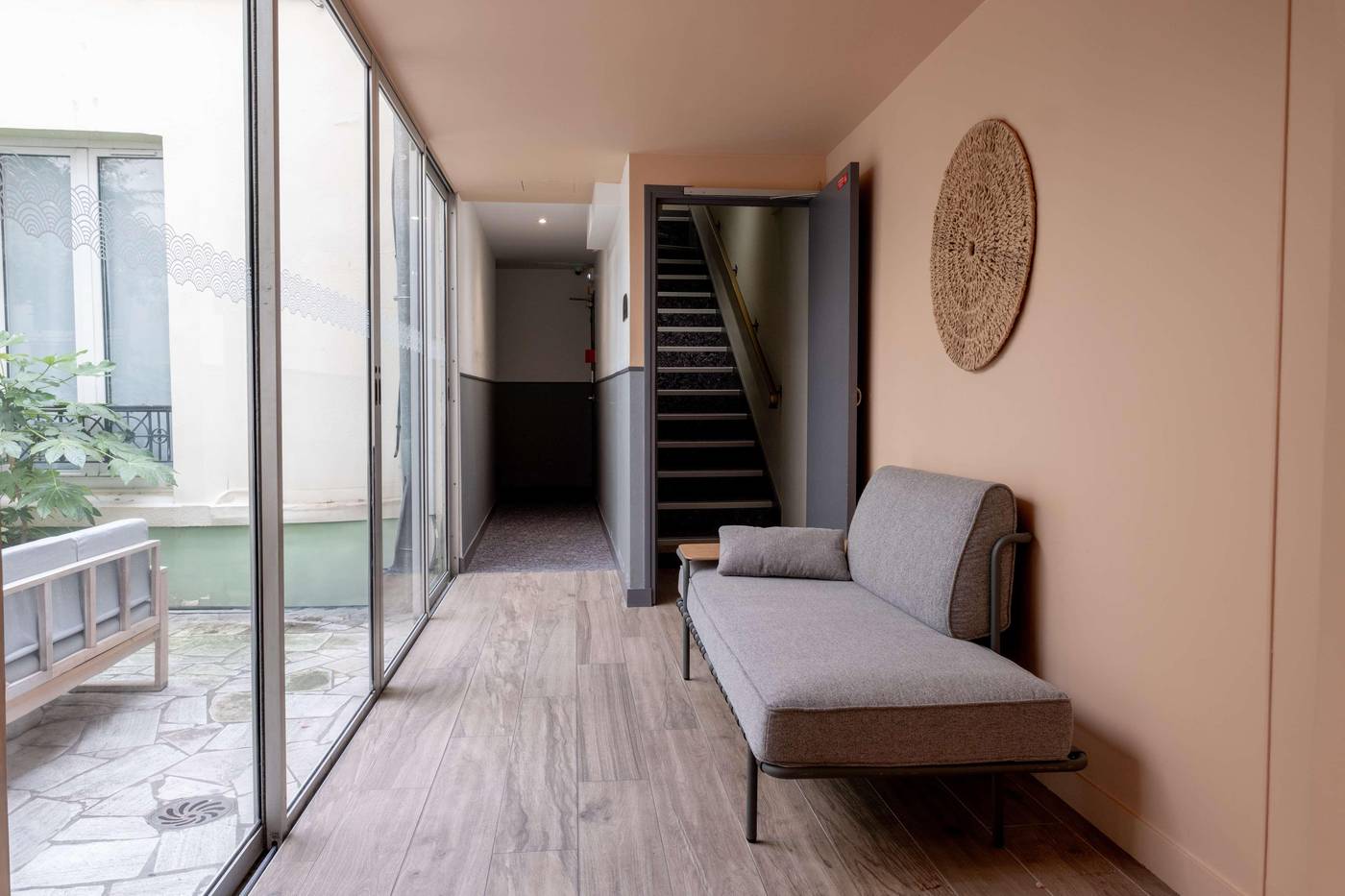 Kyriad-Par----s-10---Canal-Saint-Martin--R----publique-Lobby-2