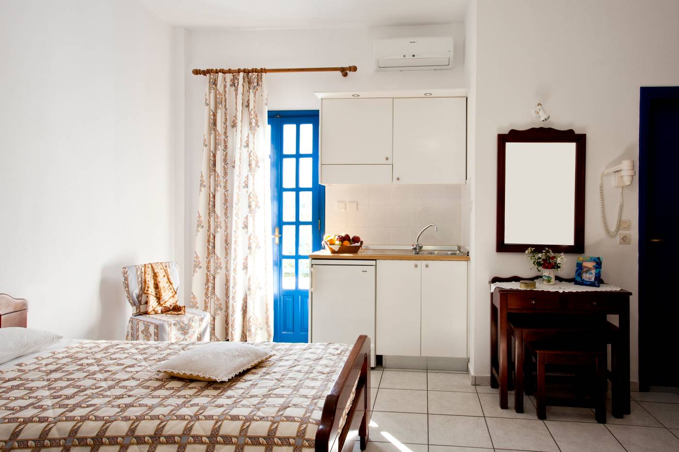 Ancient-Thira-Room-9