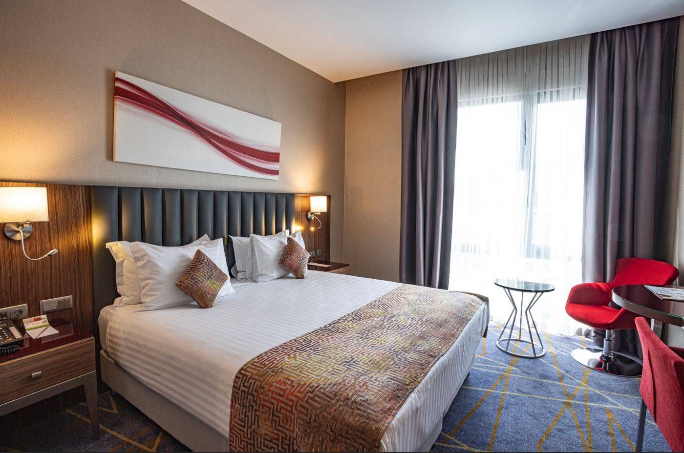 Ramada-by-Wyndham-Istanbul-Alibeykoy-Room-8