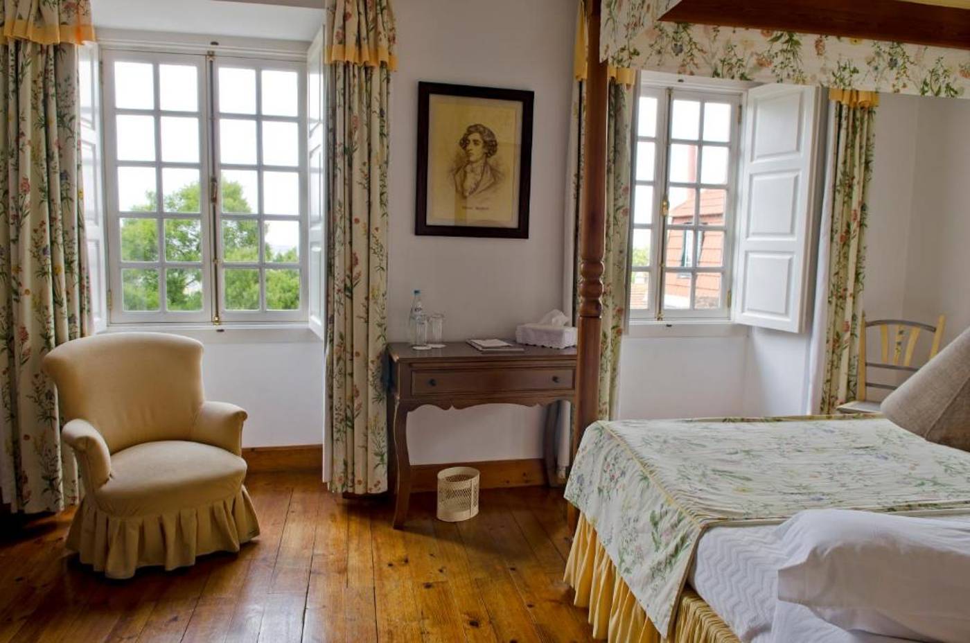 Lawrence-s-Hotel-Room-20