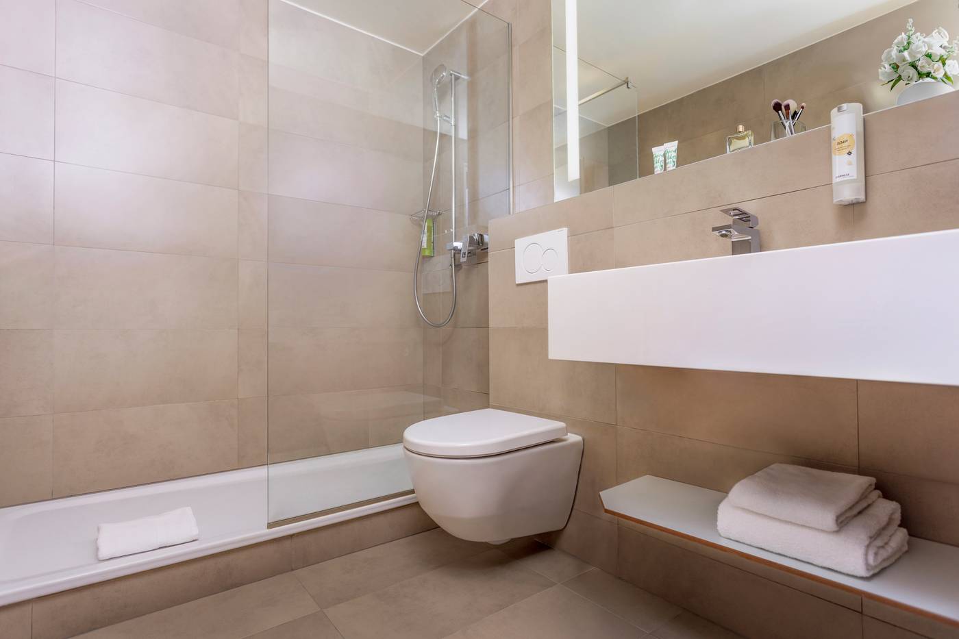 Hotel-Everness--Signature-Collection-Room-26