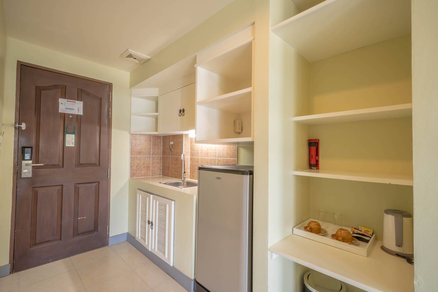 LA-Vintage-Resort--Former-Poppa-Palace--Room-40