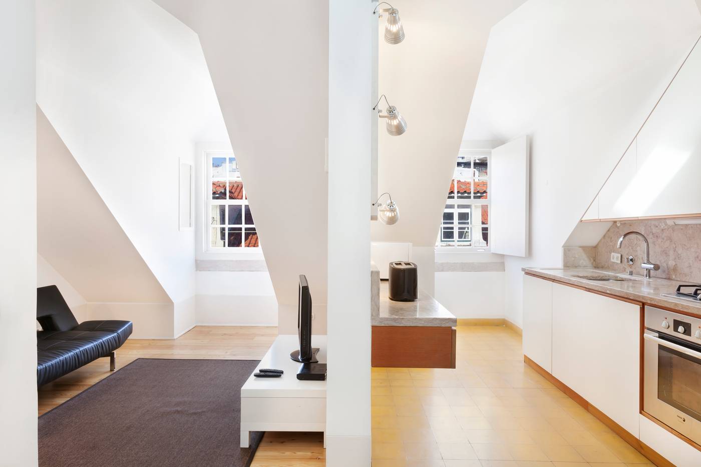 Hello-Lisbon-Cais-do-Sodre-Room-13