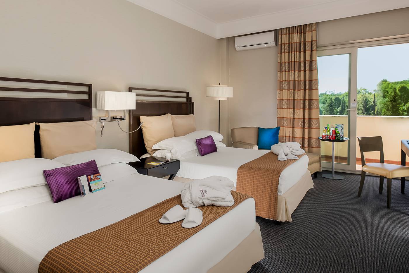 Crowne-Plaza-Rome---St--Peter-s-Room-45