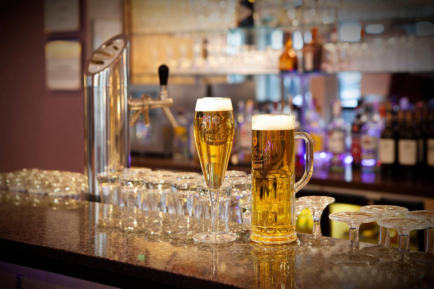 Holiday-Inn-Express-Berlin-City-Centre-Bar-27