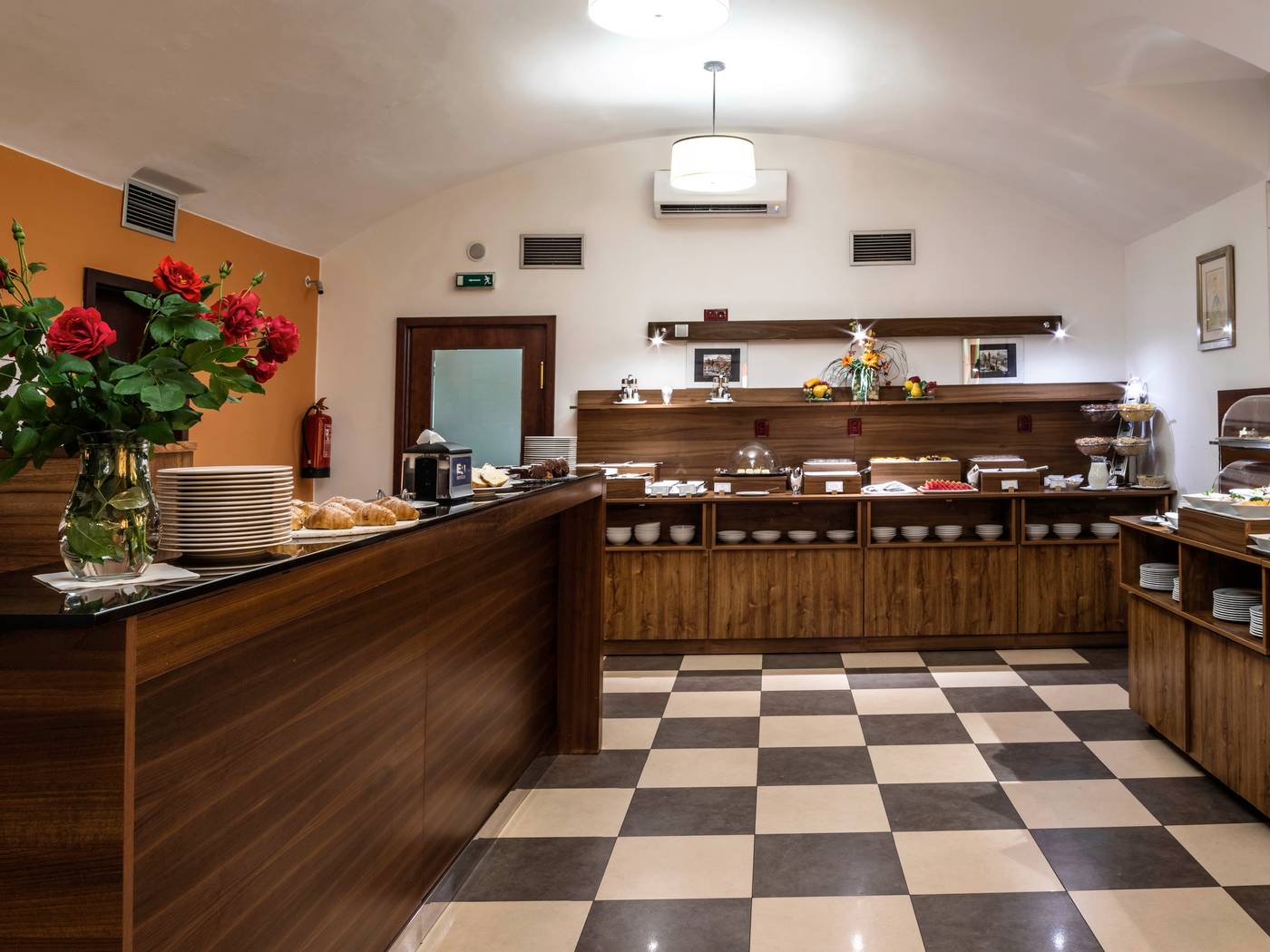 EA-Hotel-DownTown-Restaurant-31