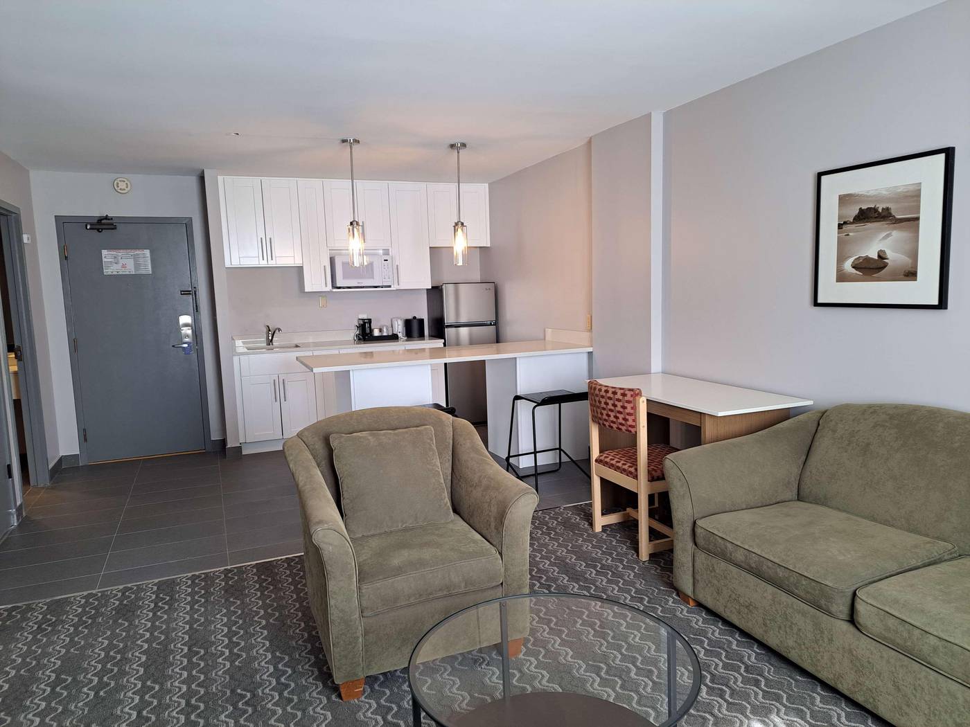 Best-Western-Plus-Vancouver-Airport-Hotel-Room-9